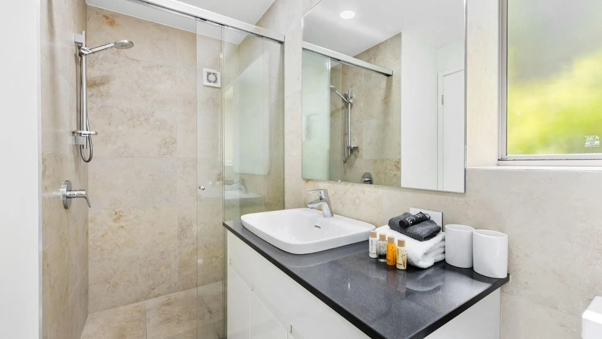 Unit 1 Taralla 16 18 Edgar Bennett Avenue Noosa Heads Apartment